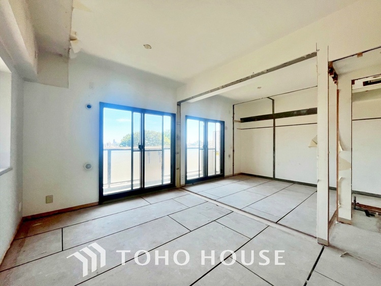 内装 現在改装中◆simple is best◆無駄のない綺麗なつくりのリビングルームであなただけの暮らしを。