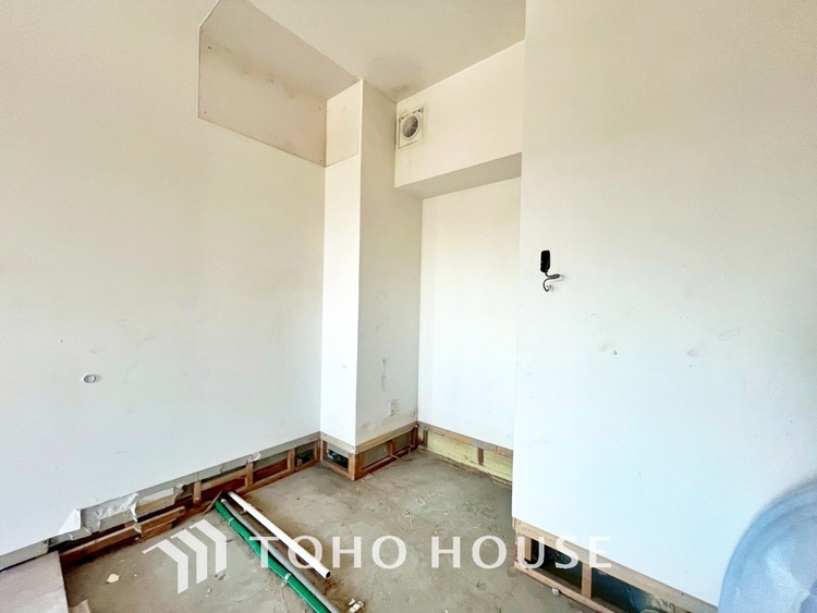 キッチン 現在改装中◆ワクワク◆開放的で機能性も高いシステムキッチン。お子様は毎日のご飯にワクワク！