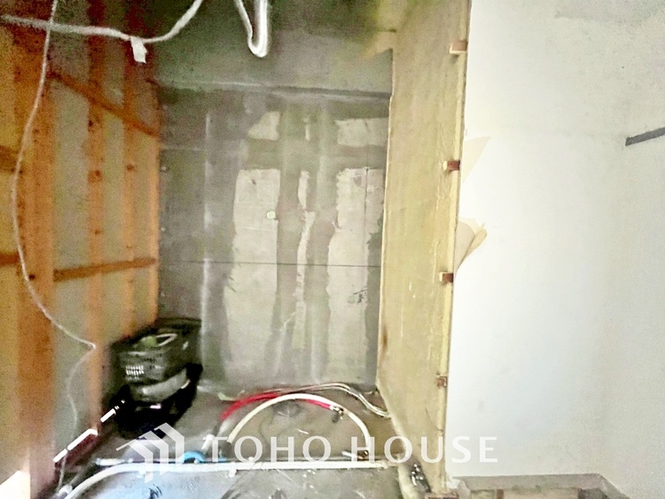 洗面 現在改装中◆快適◆煌びやかな暮らしの中にも忘れたくない快適さ。大きな収納が助けてくれます。