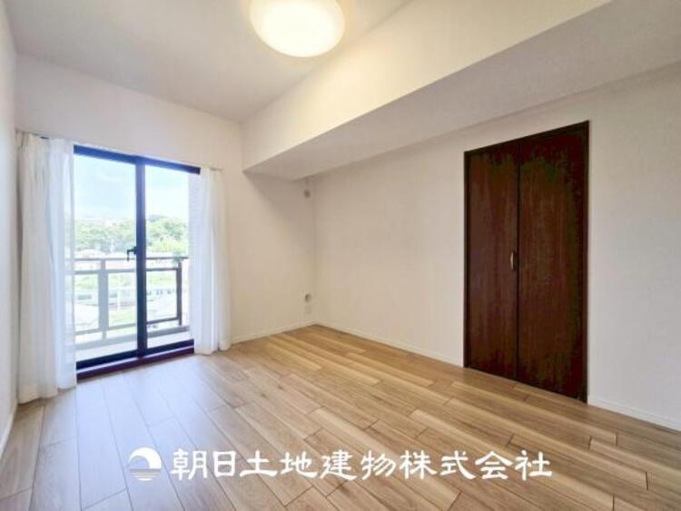 内装 【居室】設計者のセンスが求められる大切な空間だからこそ、落ち着いて過ごせる癒しと寛ぎの空間が欲しい。そんな願いを叶えました。