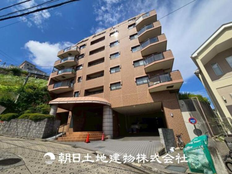 外観 【外観写真】表現された空間はたくさんの光を浴び、風を感じ、暮らしの時間を豊かにしてくれます。デザインされた空間と競い合うかのような充実した建物と共に大切な家族の思い出を刻んでいきます。