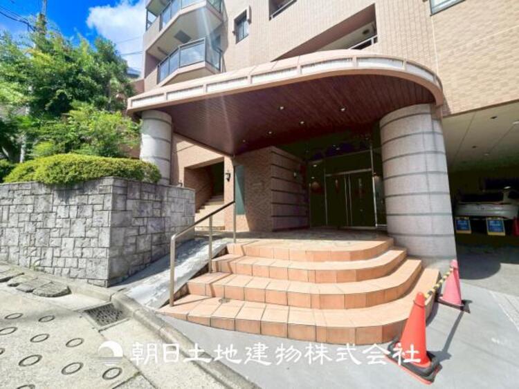 エントランス 【エントランス】 オートロック付きでセキュリティー面も安心です。