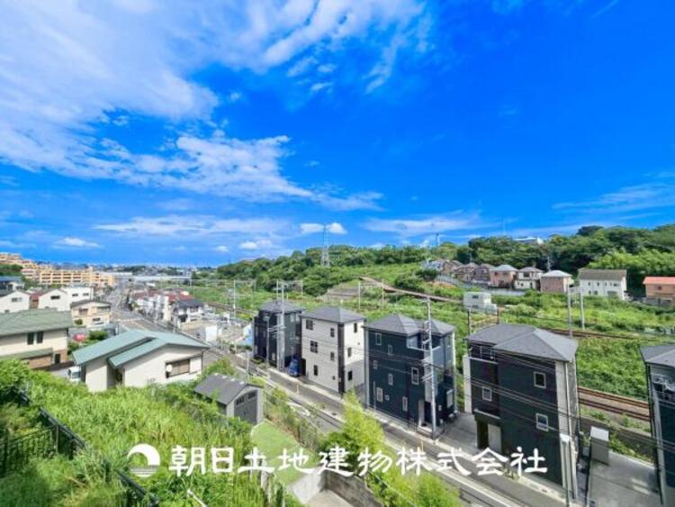 その他 【眺望】温かい太陽を感じる事ができるのは、目の前に遮るものが無いから。彼方に広がる風景が絵画のように広がります。