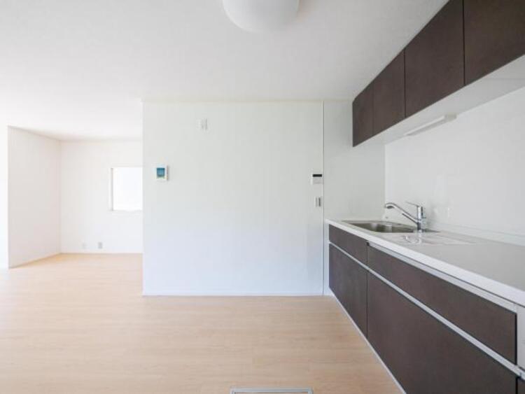 キッチン 【キッチン】リビングダイニングが見渡せるカウンターキッチン！　お料理をする人も開放感が心地いいです。