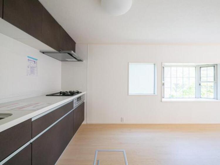 キッチン 【キッチン】広く取られたキッチンスペースはとても便利です。　自由にレイアウトがカスタマイズできます。