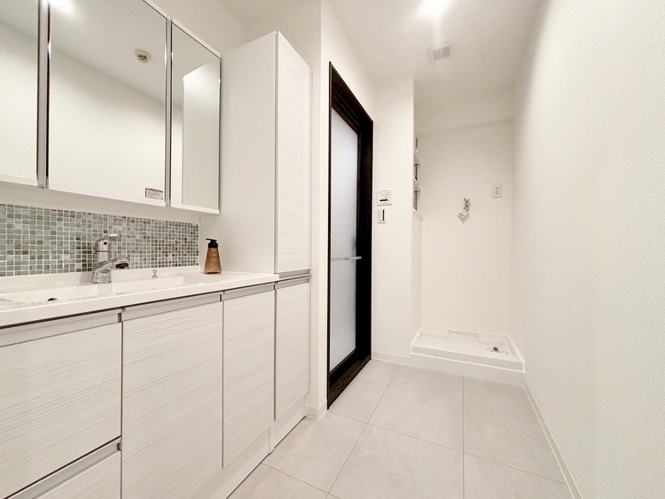 洗面 清潔感と心地よさを重視した、上質感漂うパウダールーム。