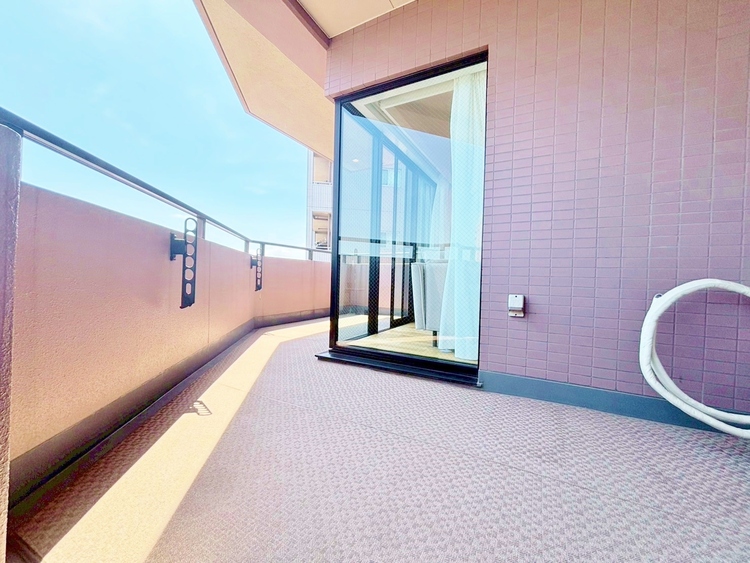 バルコニー 暮らしの中で、光と風を演出してくれるバルコニー。