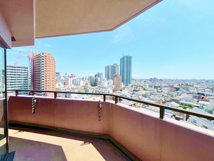 バルコニー 頬をなでる、優しい風を感じることが出来ます。