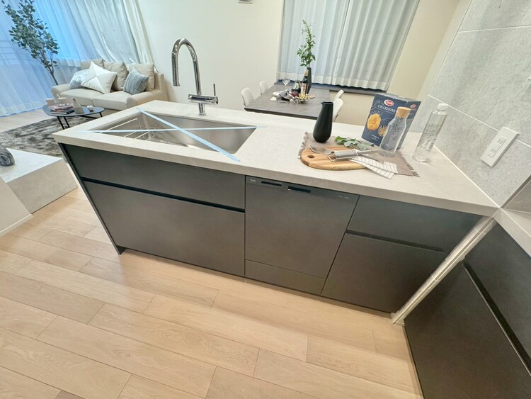 その他 使いやすくスタイリッシュなキッチン空間になっております。