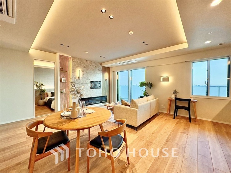 内装 太陽光をたくさん感じながら、明るく豊かな暮らしを約束する住まい。四季の移ろいを感じながら、我が子の成長を見守る。そんな家がここに。