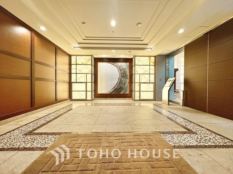 エントランス エントランスはマンションの顔。清潔感、存在感のあるエントランスは居住者の心を豊かにする。