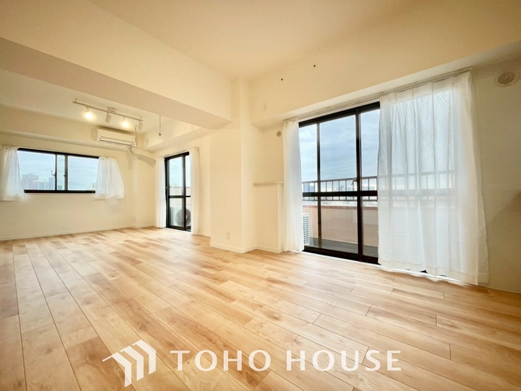 内装 【LIVING】◆扉を◆開くとこの景色。家族の”おかえり”の声が聞こえてきそう。