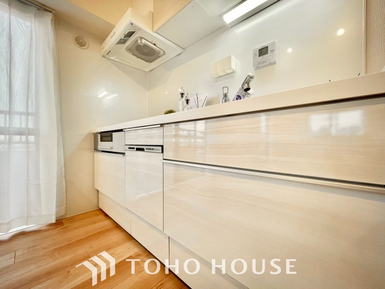 キッチン 【KITCHEN】◆ワクワク◆開放的で機能性も高いシステムキッチン。お子様は毎日のご飯にワクワク！