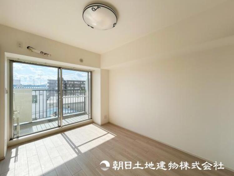 内装 【洋室】爽やかな空間演出とセンス良く纏められた室内は寛ぎ空間でなければなりません。妥協せずにまとめ上げました。