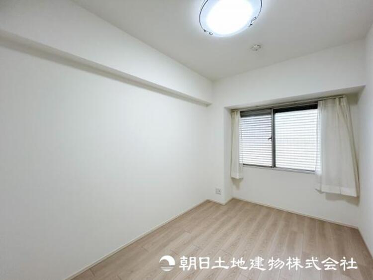 内装 【洋室】人間の感性を育むプライベートルームはシンプルが１番！読書やネット、大切な一人の時間も充実したものにできます。