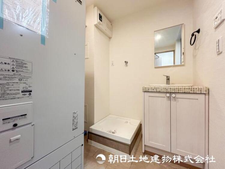 洗面 【洗面化粧台】慌ただしい1日が始まり、充実した1日の終わりを締めくくる洗面所は快適に過ごしたいものですね！収納も豊富です