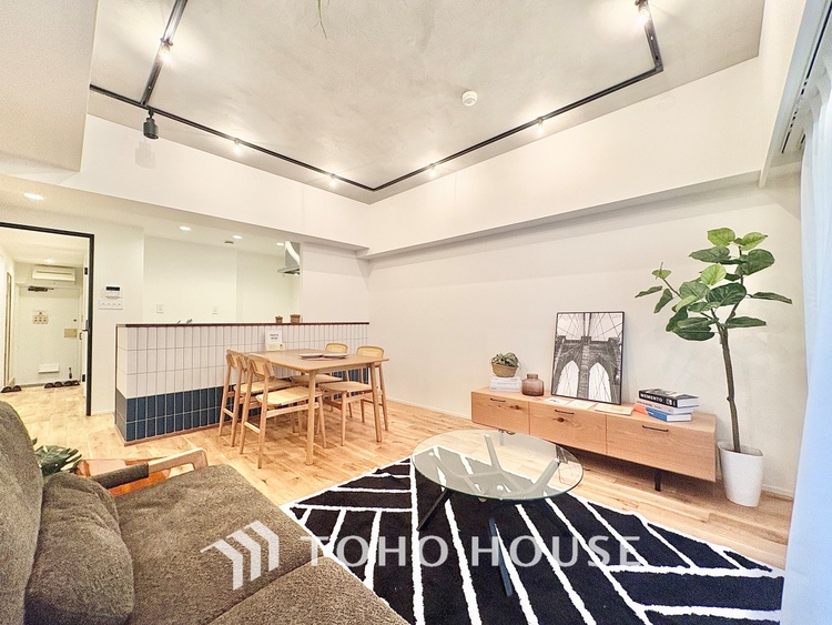 内装 ◆サンサンと◆差し込む太陽の光がこのリビングに笑いをもたらす。