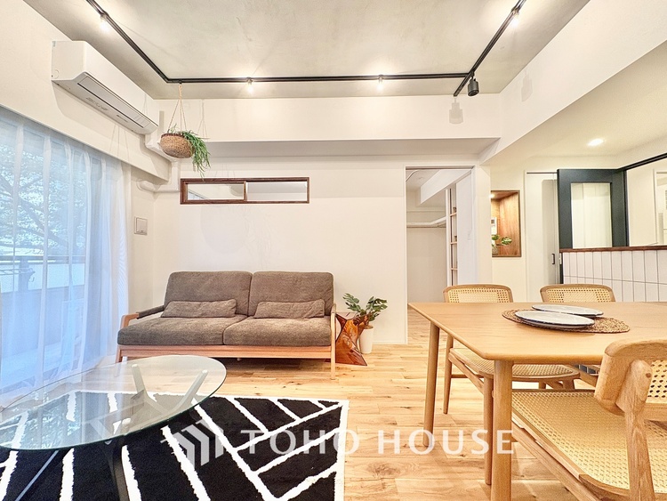 内装 【Green orchestra】◆緑の匂いに誘われて◆目を閉じれば深緑の香り。五感を研ぎ澄まし、日々の疲れを心から癒してくれる。深呼吸するほどに爽やかな薫りたち込める新緑にそと微笑む私達。