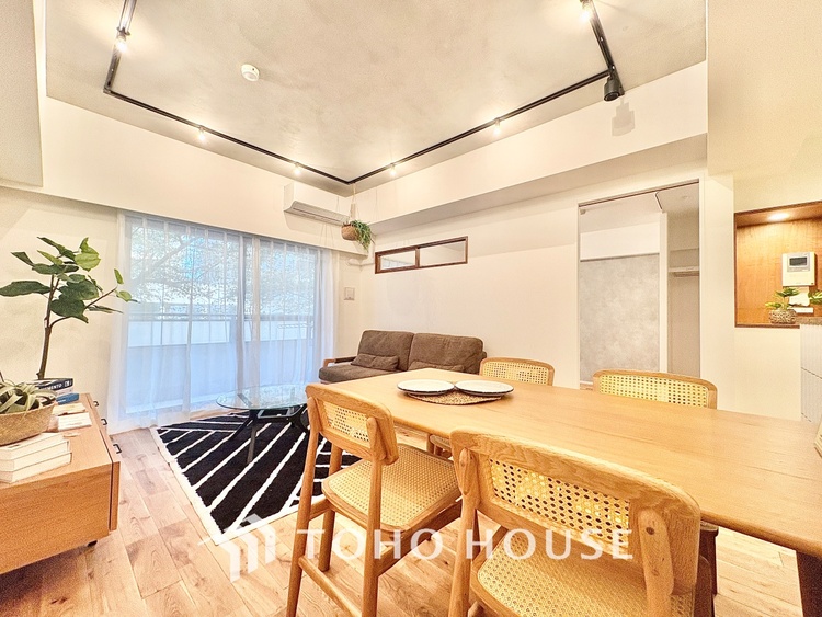 内装 【Green orchestra】◆緑の匂いに誘われて◆目を閉じれば深緑の香り。五感を研ぎ澄まし、日々の疲れを心から癒してくれる。深呼吸するほどに爽やかな薫りたち込める新緑にそと微笑む私達。