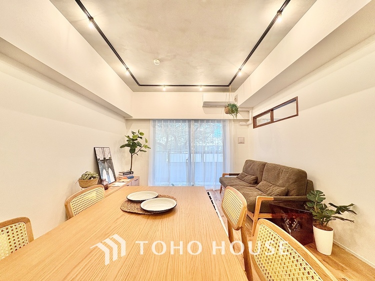 内装 【Green orchestra】◆緑の匂いに誘われて◆目を閉じれば深緑の香り。五感を研ぎ澄まし、日々の疲れを心から癒してくれる。深呼吸するほどに爽やかな薫りたち込める新緑にそと微笑む私達。