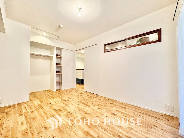 内装 ◆時を忘れる場所◆ここにはみんなが集い、食事と楽しい会話が始まる。話に夢中になりすぎて、ついつい時を忘れ夜半過ぎになってしまう。そんな束の間の幸せを感じさせてくれる場所でありたい。