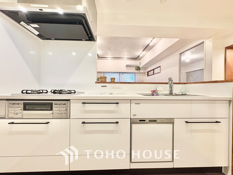 キッチン 【cooking papa is here】料理が苦手な人でも、チャレンジしてみたくなるワイドスパンのキッチン。家族の食卓がここから始まる。