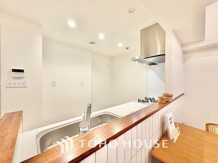 キッチン 【cooking papa is here】料理が苦手な人でも、チャレンジしてみたくなるワイドスパンのキッチン。家族の食卓がここから始まる。