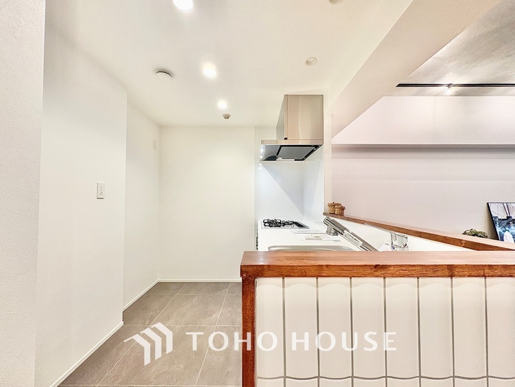 キッチン 【cooking papa is here】料理が苦手な人でも、チャレンジしてみたくなるワイドスパンのキッチン。家族の食卓がここから始まる。