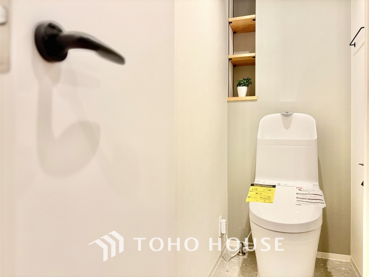 トイレ 【Entrance of your life】明るい玄関が家族を迎え入れる。今日はどんな一日が待っているんだろう。皆どんな一日を終えて帰ってくるんだろう。