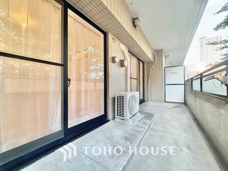 バルコニー 【the view of the sunlight】日差しと景色を取り入れつつ、プライベートな空間を演出するバルコニー