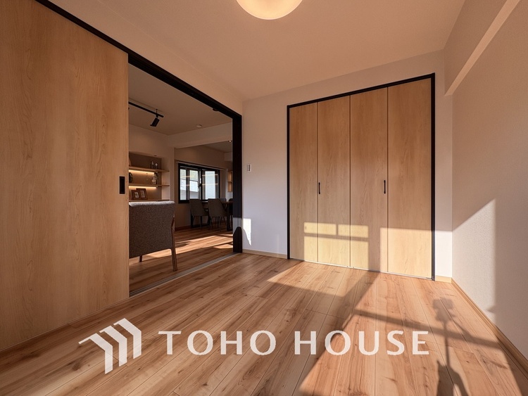 内装 1日の疲れを癒し、心地よく寛げるようゆったりとした広さをしています