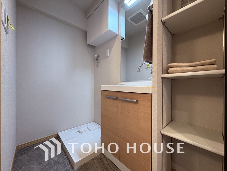 洗面 大きな洗面鏡付き!朝の身支度も楽しくなりますね