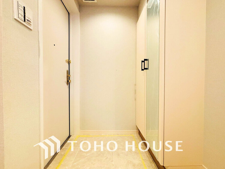 玄関 落ち着いた雰囲気の玄関、家族の帰りを暖かく迎えてくれます