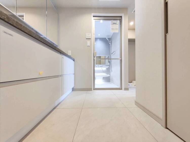 その他 十分な広さの脱衣所。