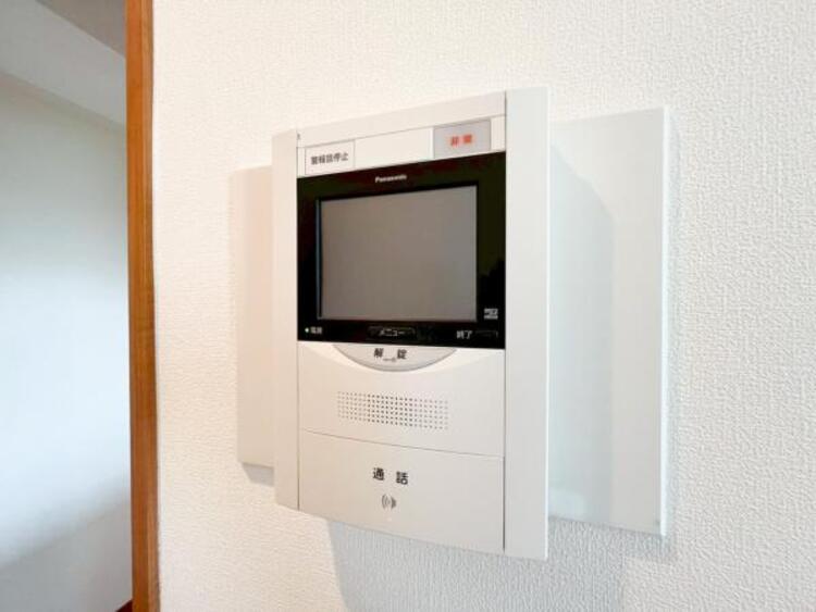 設備 【設備】お客様のお顔が確認出来るので、セキュリティ対策にも最適のモニター付きインターホン。
