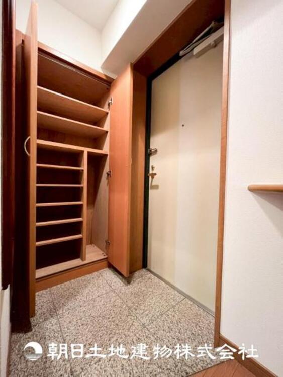 その他 【玄関】大切な家族、お客様をお迎えする玄関は住宅の入口。仕事が終わって疲れた日でも、あなたを受け入れてくれます。