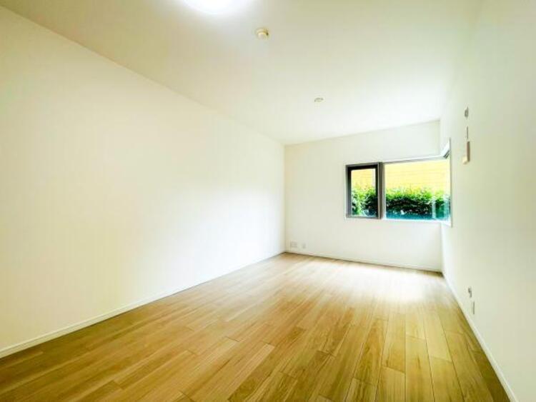 居間 皆で過ごす空間が、目に浮かんでくる様な優しいリビングダイニングです！くつろいだり楽しい時間を是非！