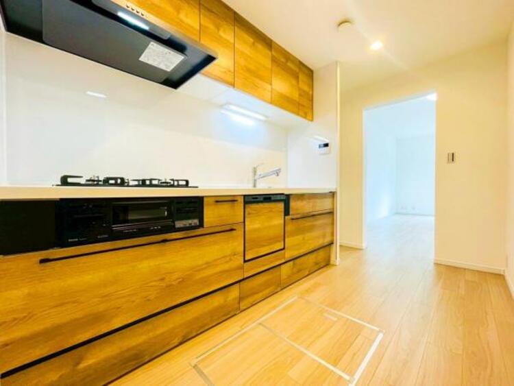 キッチン 【キッチン】広く取られたキッチンスペースはとても便利です。お料理をする人も開放感が心地いいです。