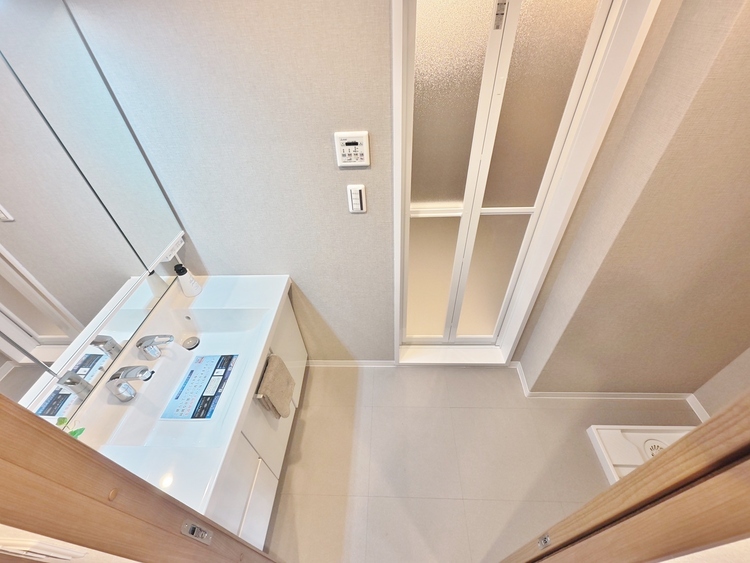 洗面 清潔感と心地よさを重視した、上質感漂うパウダールーム。