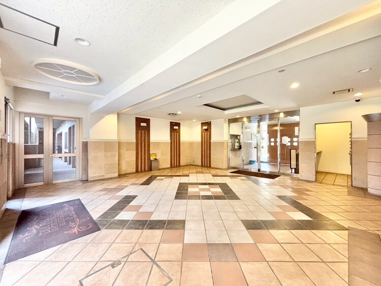 エントランス エントランス内部は、管理が行き届き清潔な共有スペースとなっています。