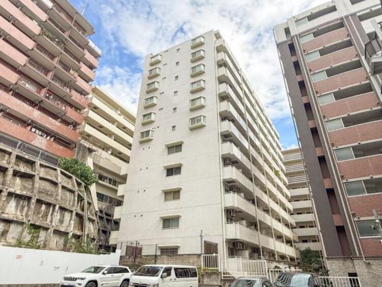 外観 凛とした落ち着いた佇まいの邸宅。お友達などが遊びに来た時も自慢したくなる外観デザインです。 