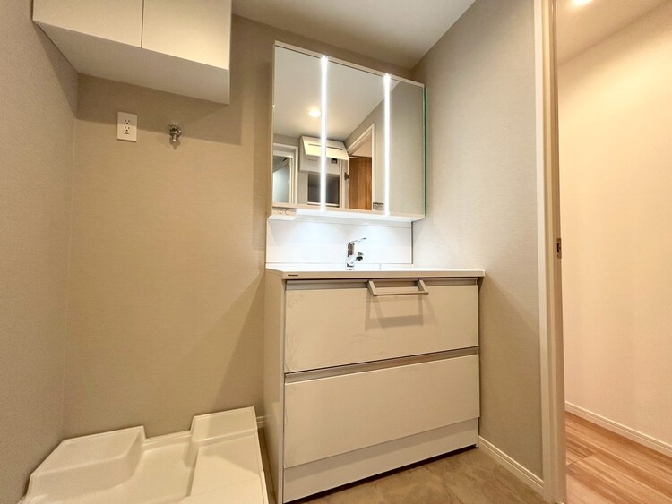 その他 清潔感を感じられる洗面化粧台。