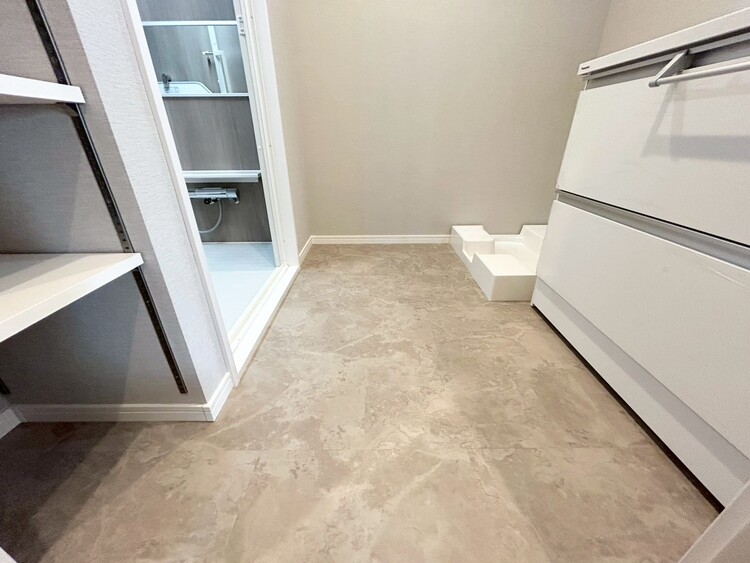 その他 十分な広さの脱衣所。