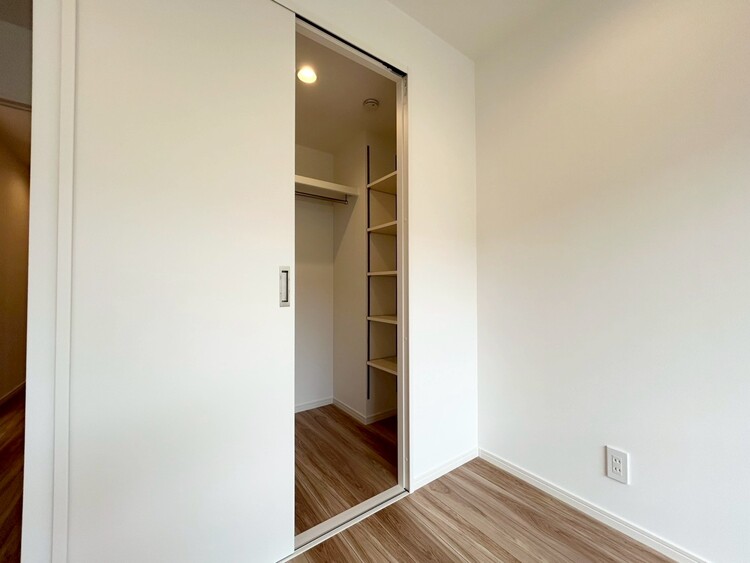 その他 収納スペースが付いていて、お部屋を広く使っていただけます。