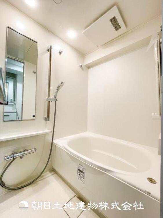 風呂 1日の疲れを癒すバスタイム。心地よいリラックスを叶える独立した美しい空間です。