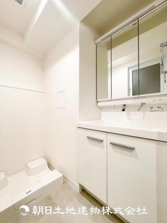 洗面 慌ただしい1日が始まり、充実した1日の終わりを締めくくる洗面所。