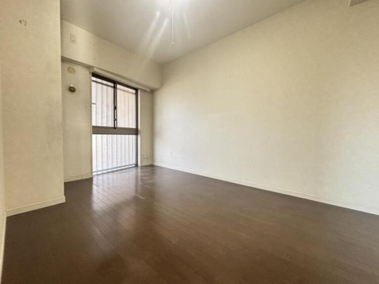 内装 二面採光で明るく風通しの良いお部屋はいろいろ活用可能。