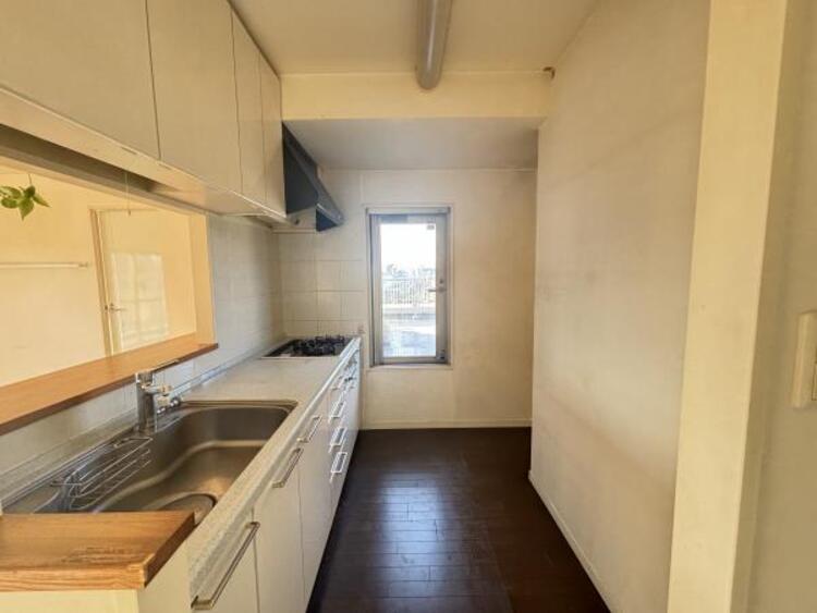 キッチン 使い勝手の良いシステムキッチンで、毎日の料理も快適