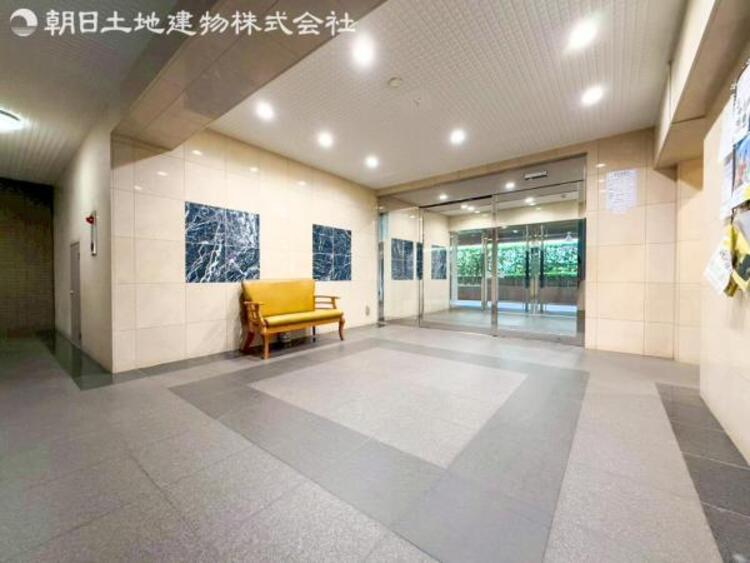 その他 【ロビー】エントランスを潜ると清潔感あるロビーが広がります。
