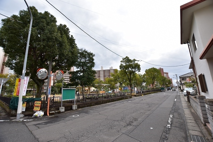 周辺 【真砂本町公園】鹿児島市真砂本町にある公園です。遊具、トイレあり 徒歩 約3分（約240m）